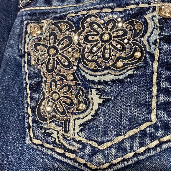 Miss me bootcut jeans. Kids size 8. Is missing one button on the patch. See pic - Picture 3 of 12